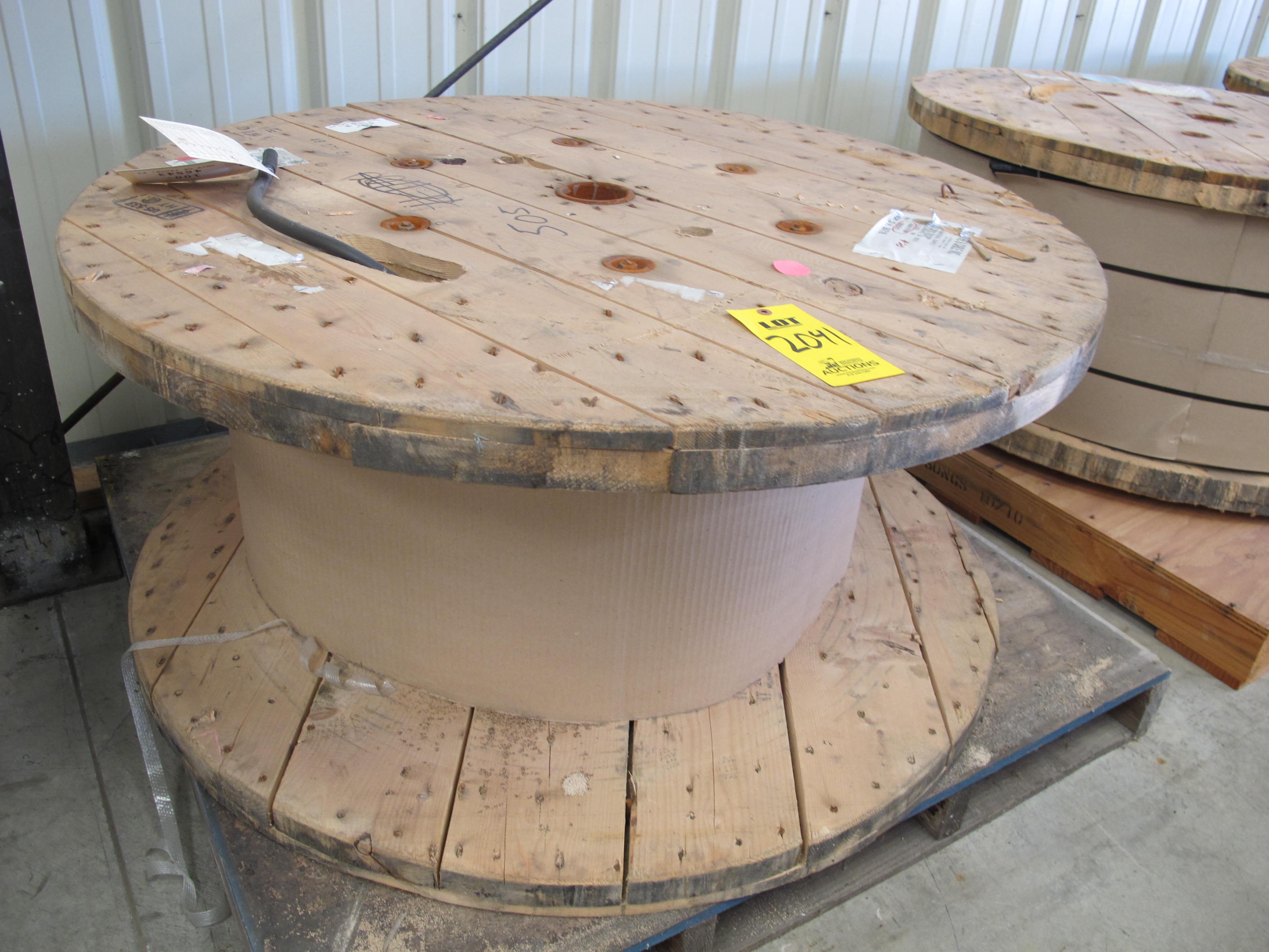 LOT (3272 FT) OF CABLE, ELECTRICAL TYPE, 2/0 AWG SIZE, 600V RATING, COPPER MATERIAL, 1 CONDUCTOR, POWER KIND. NON-SHIELDED, FLAME RETARDANT ETHYLENE PROPYLENE RUBBER INSULATED BLACK, MARK WITH CABLE CODE H1G & (630) CABLE, ELECTRICAL TYPE, 2/0 AWG SIZE, 600V RATING, COPPER MATERIAL, 1 CONDUCTOR, POWER KIND. NON-SHIELDED, FLAME RETARDANT ETHYLENE PROPYLENE RUBBER INSULATED BLACK, MARK WITH CABLE CODE H1G (W-44) LOADING & HANDLING FEE $15-